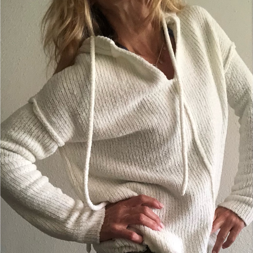 Philosophy  M Cream Fluffy Hoody Sweater